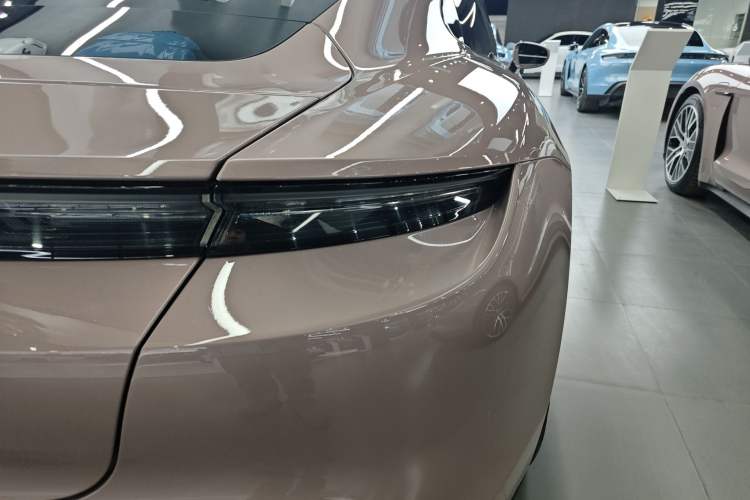 Used Porsche Taycan 2022-Year Updated Taycan