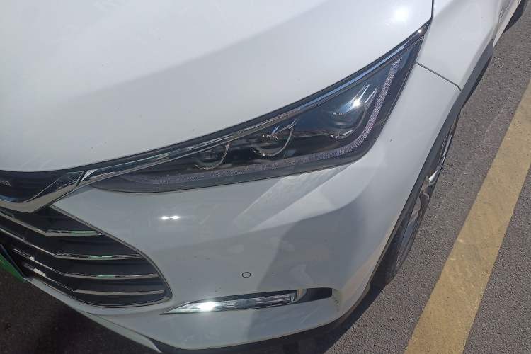 Used BYD Tang 2018 2.0T Automatic SmartConnect Luxury Version 7 Seats China V Standard
