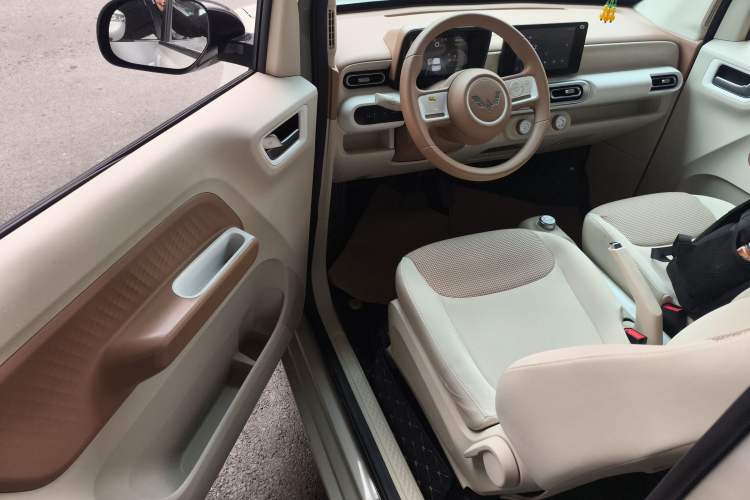 Used Wuling Hongguang MINIEV 2024 3rd Generation 215km Advanced Version