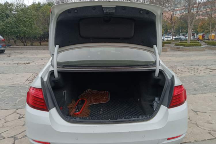 Used BMW 5 Series 2014 525Li Leading Model
