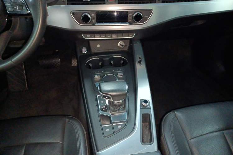 Used Audi A4L 2019 40 TFSI Fashion Edition China VI Emission Standard
