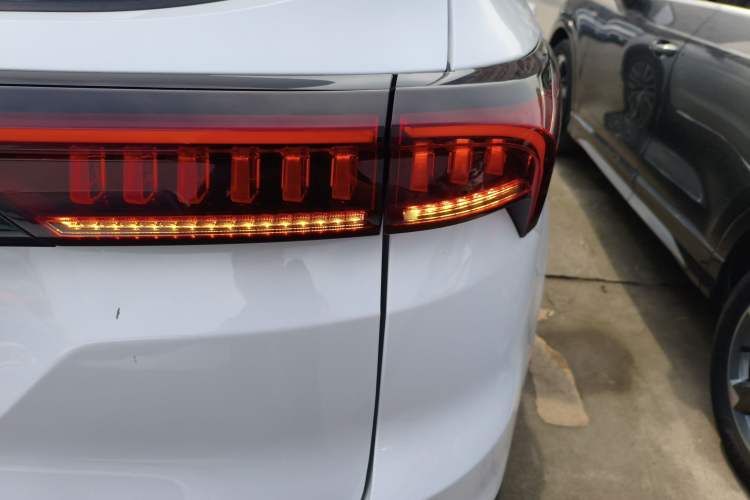 Used JETOUR X70 PLUS 2023 1.5T DCT Brave PLUS 5-Seater
