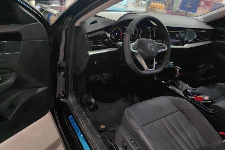 Used Volkswagen Passat 2025 Premium Version 380TSI Dragon Edition
