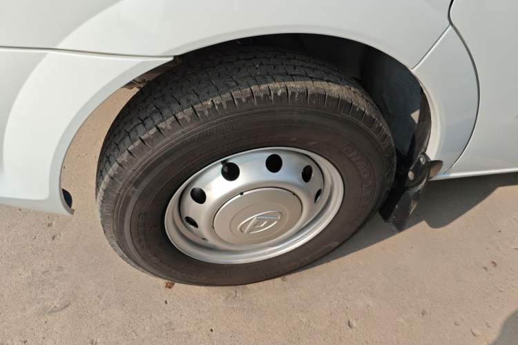 Used SAIC MAXUS Xintu V80 2025 Value Edition Aoyuntong 2.0T Manual Long Wheelbase Mid-Height Design 127 Ps 6/7/9-Seater
