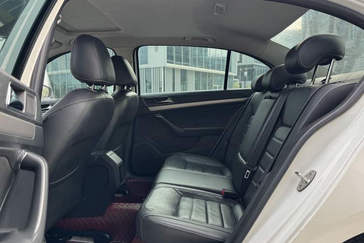 Used Volkswagen Lavida 2017 1.6L Automatic Comfort Edition
