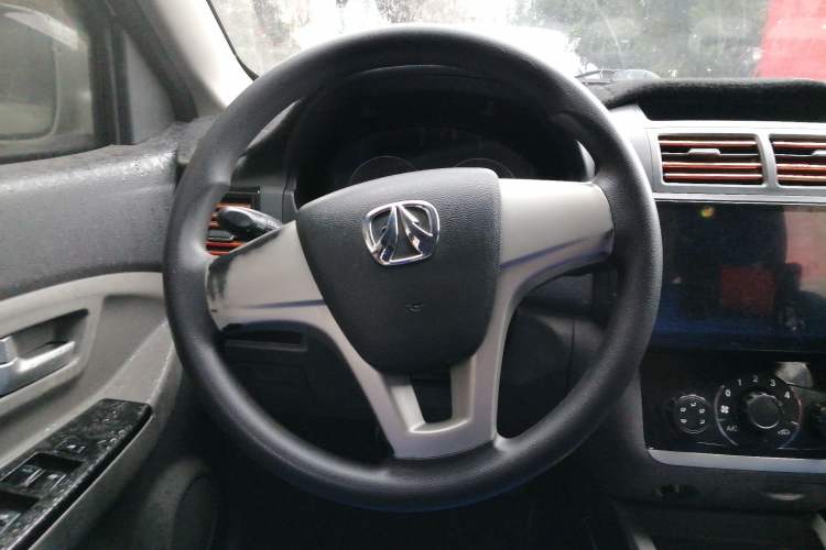 Used BAIC Weiwang M20 2014 1.5L Basic Version DAM15DL
