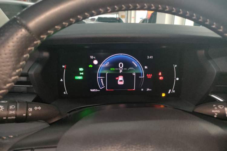 Used Toyota Camry 2024 Dual-Motor 2.0 HGVP Luxury Edition
