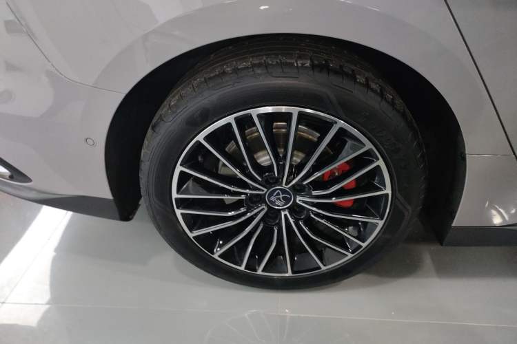 Used BYD Han 2025 EV with 701 km of Laser Radar-Enabled Intelligent Driving