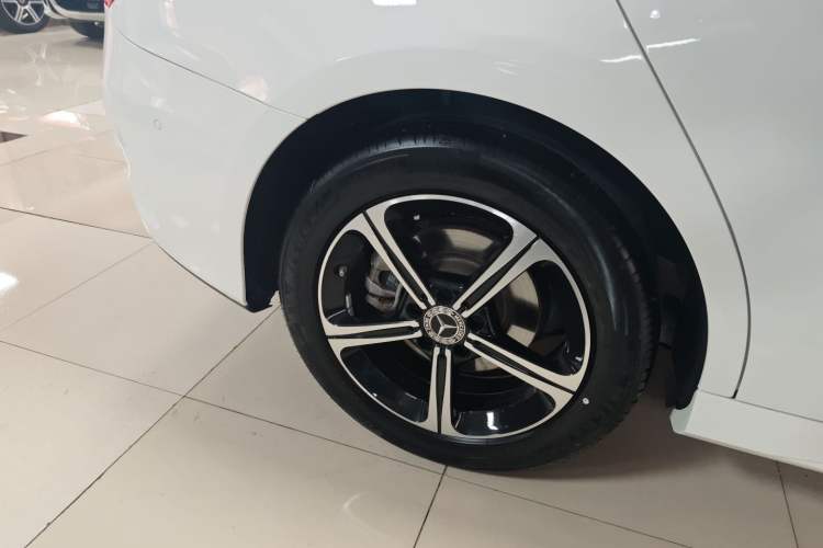 Used Mercedes-Benz A-Class 2022 Second Facelift A 200 L Sport Sedan Fashion Version
