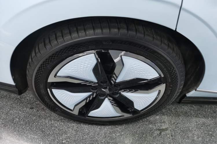 Used VOYAH PASSION 2023 Four-Wheel Drive Standard Edition