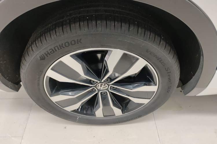 Used Volkswagen Tiguan L 2023 330TSI Automatic Two-Wheel Drive R-Line Enjoyment Edition
