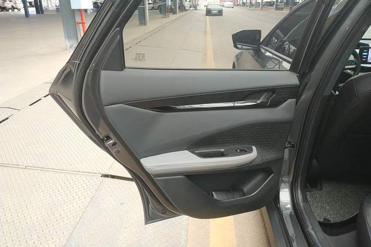 Used Changan UNI-V 2022 1.5T Prestige Version
