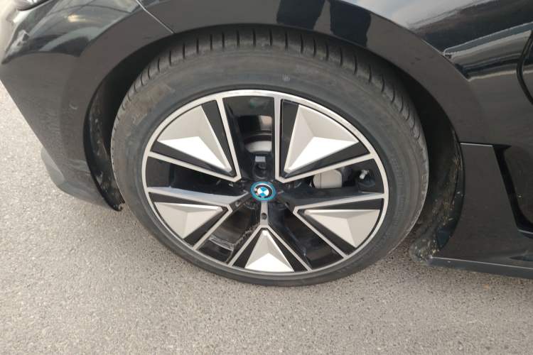 Used BMW i3 2023 eDrive 40 L Midnight Sports Package
