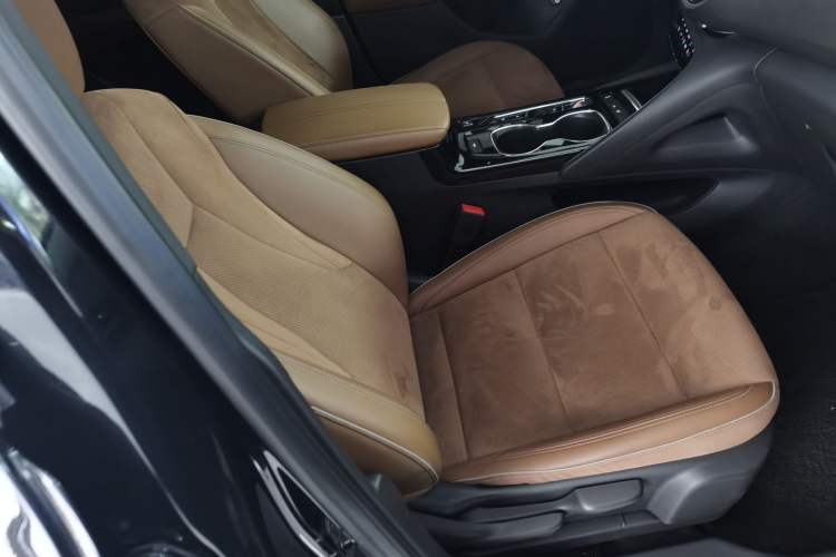 Used Buick Envision 2020 Encore S 652T Two-Wheel Drive Luxury Model
