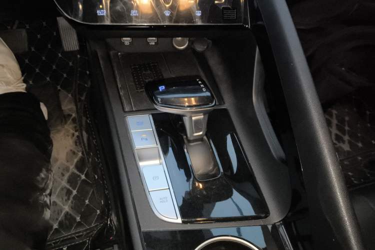 Used Hyundai Elantra 2022 1.5L CVT LUX Prestige Edition
