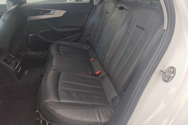 Used Audi A4L 2019 40 TFSI Fashion Edition China VI Emission Standard
