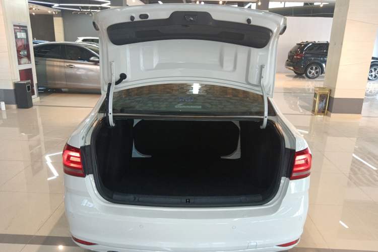 Used Volkswagen Lavida 2018 Classic 1.5L Automatic Fashion Edition China VI Standard
