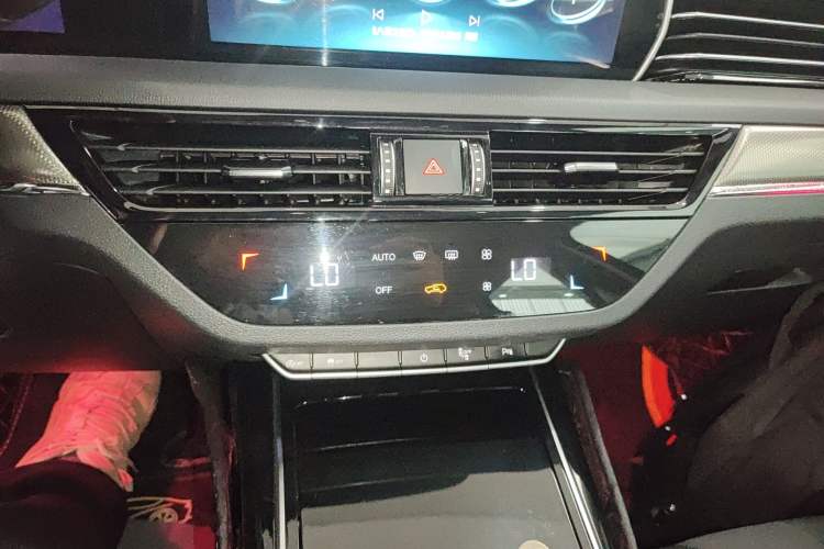 Used Hongqi HS5 2022 Revised Version 2.0T Smart Connect Flagship Edition
