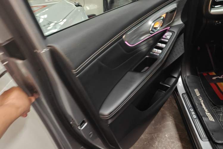 Used GAC Trumpchi GS8 2022 Flagship Series 2.0 TGDI Four-Wheel Drive Luxury Smart Connectivity Version (6 Seats)
