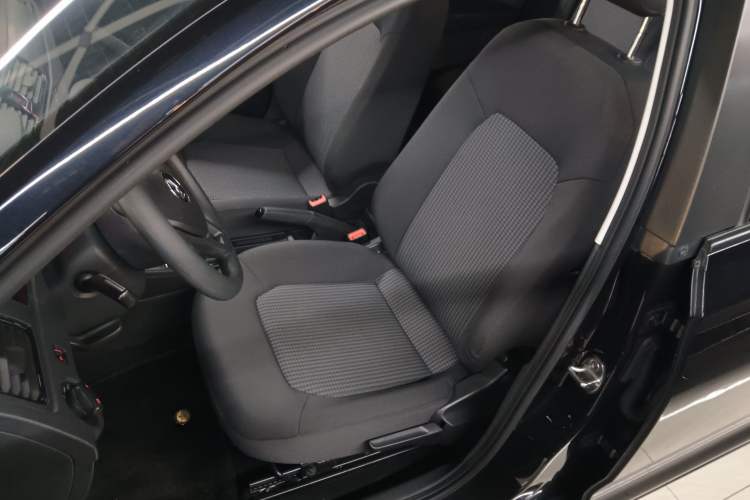 Used Volkswagen Santana 2016 1.6L Manual Fashion Edition
