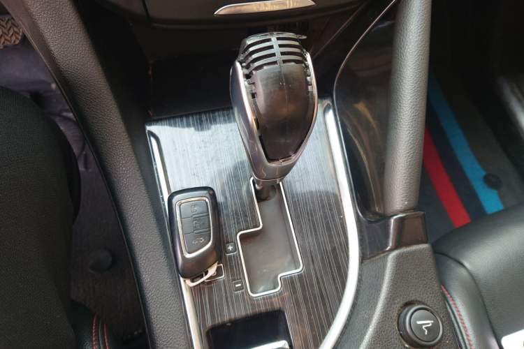 Used Dongfeng Aeolus AX7 2016 2.0L Automatic Zhiyi Trim