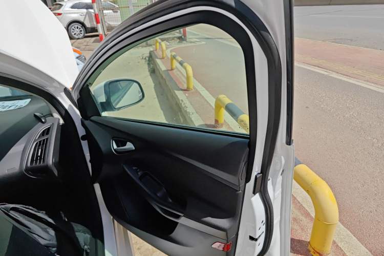 Used Ford Focus 2017 Hatchback 1.6L Automatic Comfort Plus SmartDrive Edition
