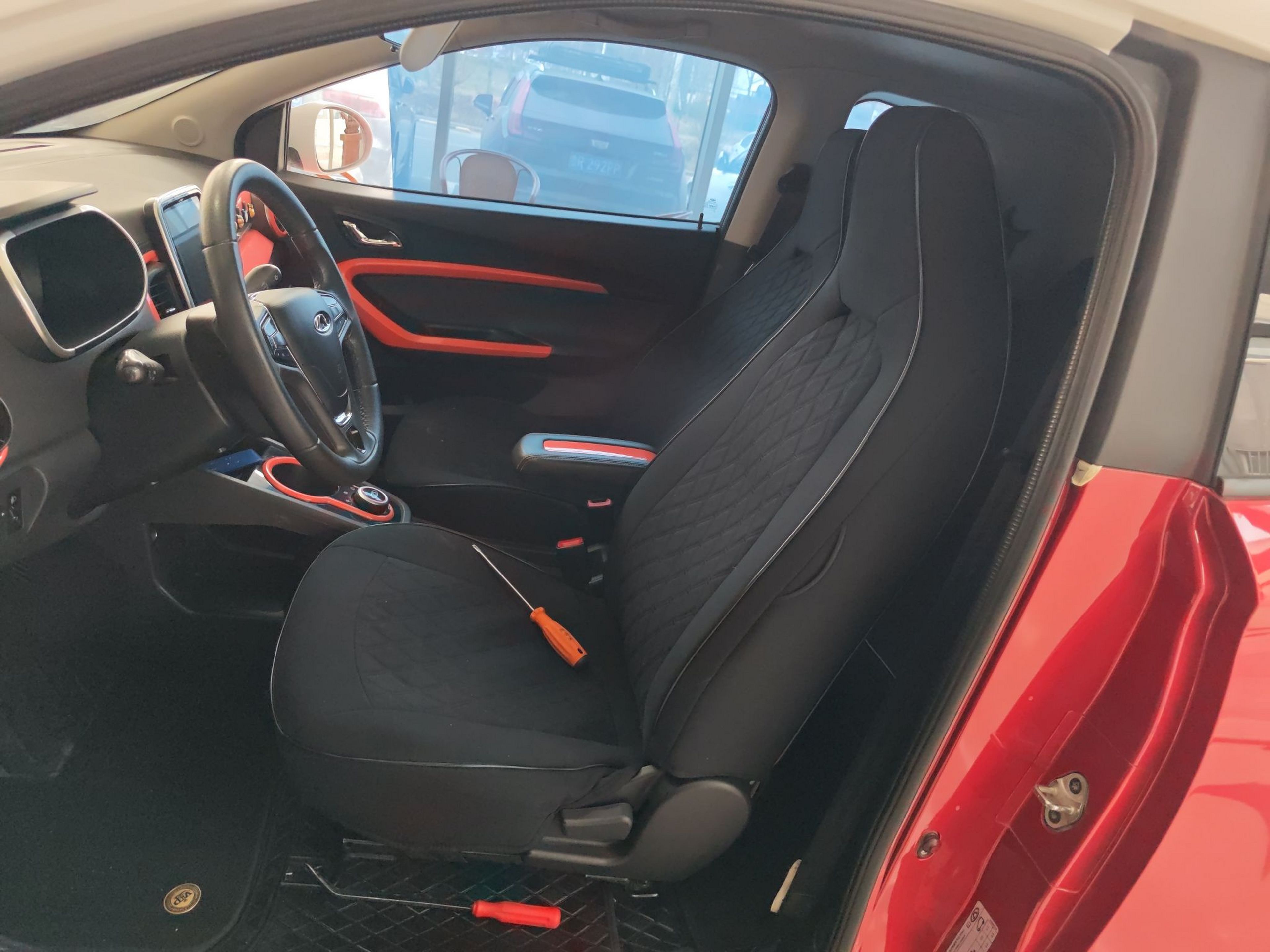 Переднее сиденье в автомобиле