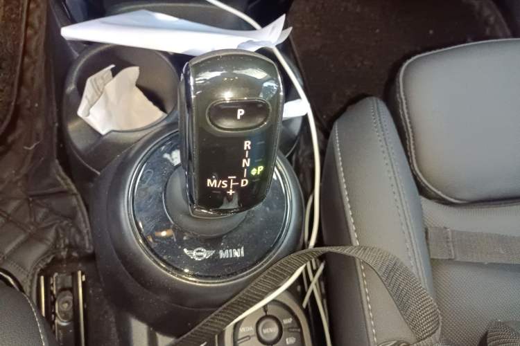 Used MINI MINI 2023 1.5T COOPER Artist Five-Door Edition