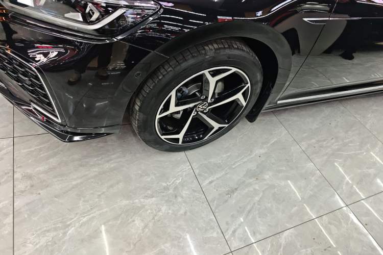 Used Volkswagen Passat 2025 Outstanding Model 380TSI Starry Dragon Glorious Edition
