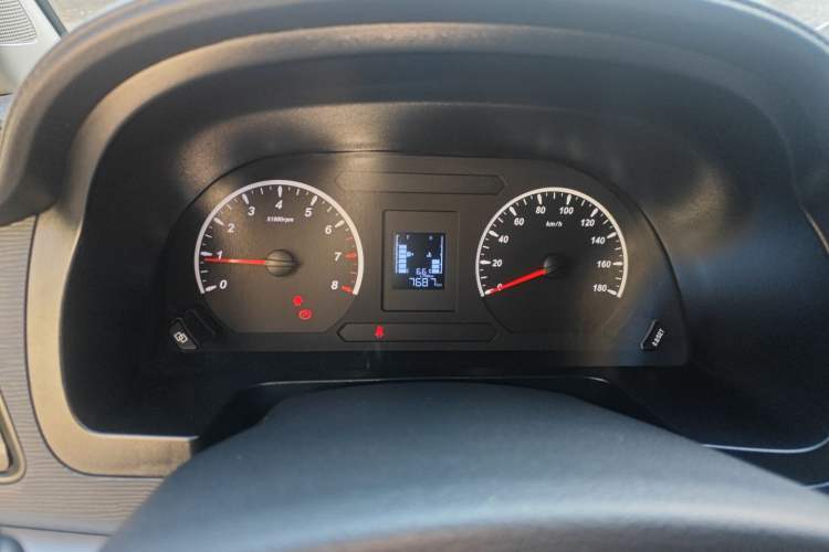 Used FORTHING Lingzhi 2023 M5 1.6L Utility Model 7 Seats