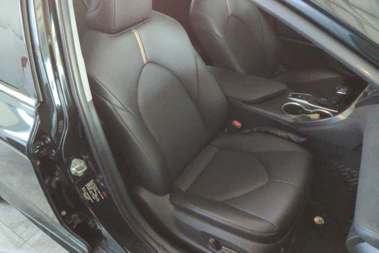 Used Toyota Camry 2021 2.0G Luxury Edition
