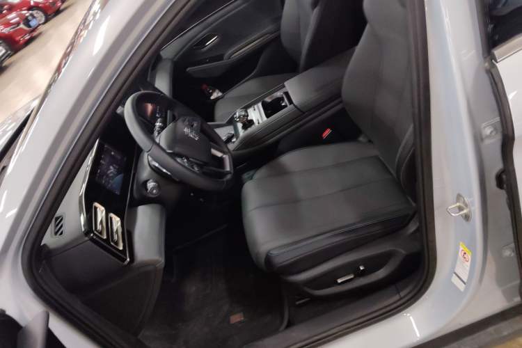 Used BYD Qin L 2025 DM-i Smart Drive 120KM Superior Model