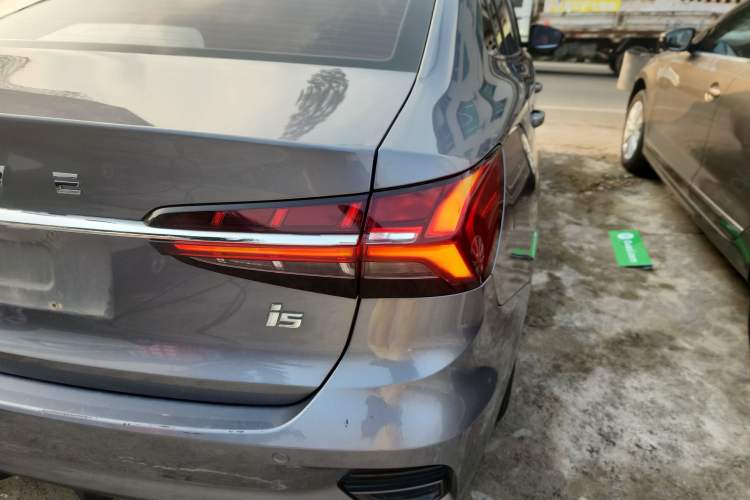 Used Roewe i5 2021 1.5L CVT Diamond Edition
