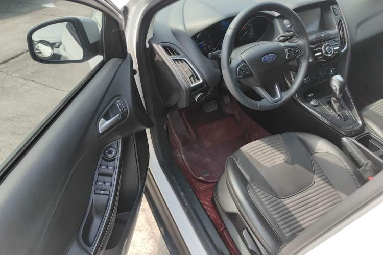 Used Ford Focus 2017 Sedan 1.6L Automatic Fashion Edition Smart Drive Version
