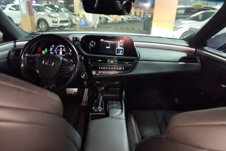 Used Lexus ES 2021 300h F SPORT
