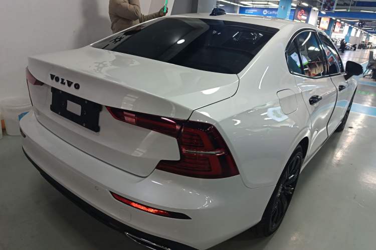 Used Volvo S60 2022 B4 Zhiyuan Luxury Edition