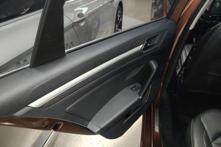 Used Volkswagen Lamando 2017 280TSI DSG Comfort Edition
