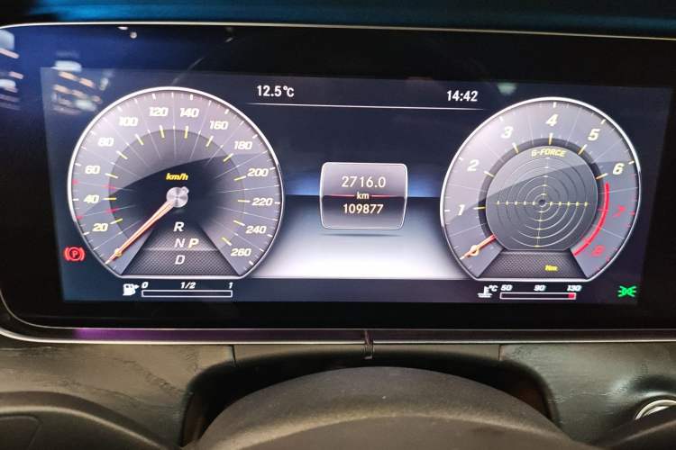 Used Mercedes-Benz E-Class 2017 E 300 L Sporty and Stylish Model