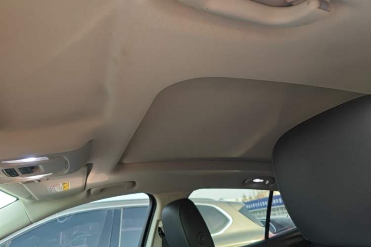 Used Buick Envision 2022 Facelift Encore S 652T Two-Wheel-Drive Luxury Model
