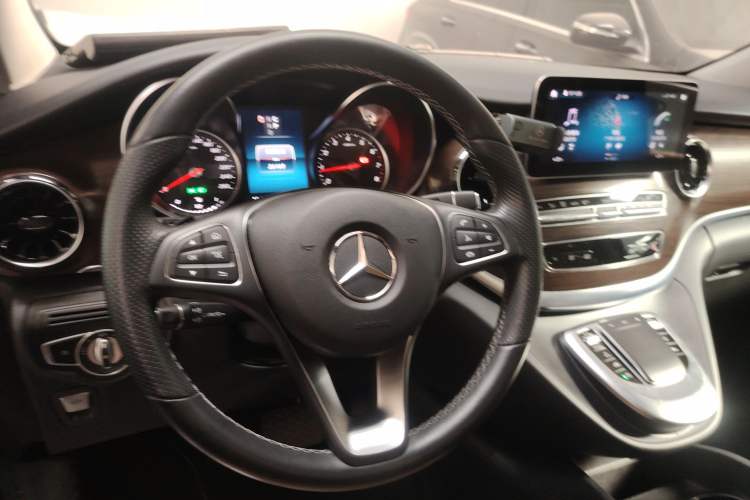 Used Mercedes-Benz V-Class 2021 V 260 Avantgarde Edition
