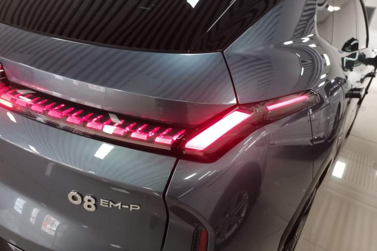 Used Lynk & Co 08 EM-P 2025 220 km All-Wheel-Drive Performance Halo
