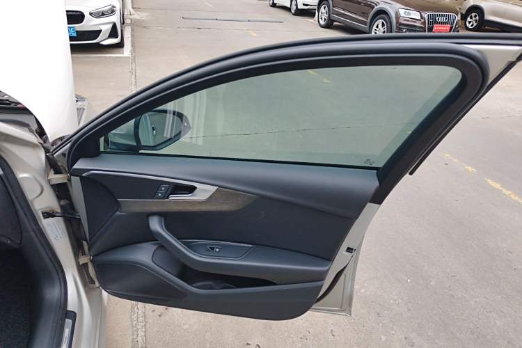 Used Audi A4L 2018 30th Anniversary Edition 40 TFSI Fashion Model
