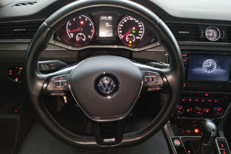 Used Volkswagen Passat 2017 330TSI DSG Luxury Edition
