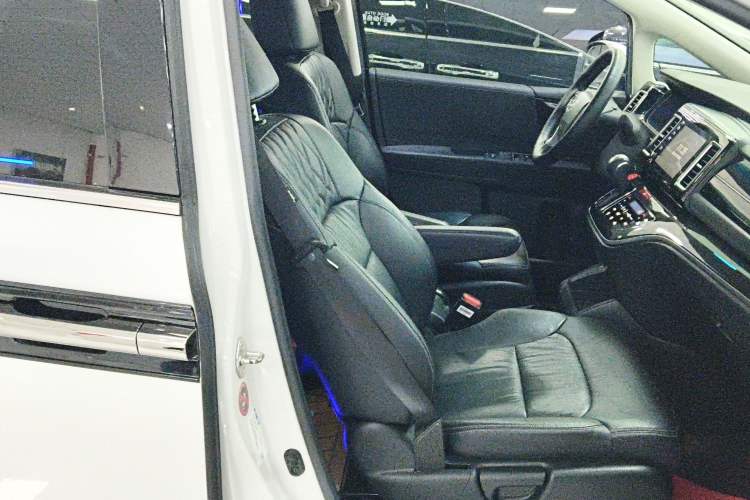 Used Honda Elysion 2019 2.0L Hybrid Luxury Edition
