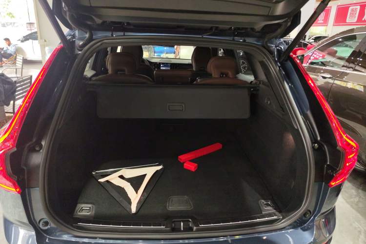 Used Volvo XC60 2023 B5 4x4 Smart Luxury Edition