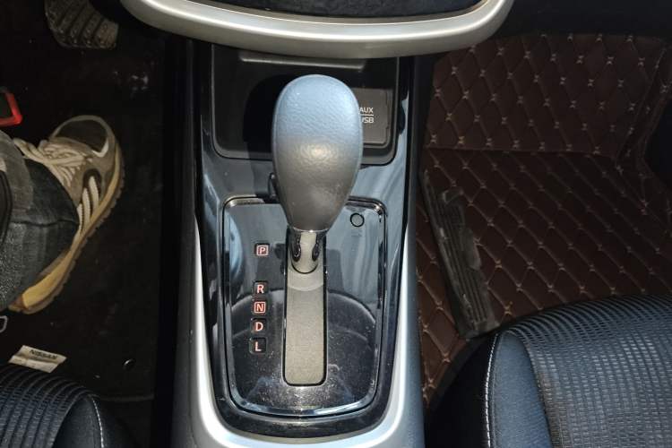 Used Nissan Tiida 2016 1.6L CVT Cool Dynamic Edition