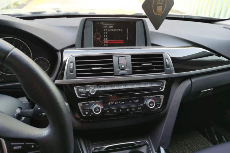 Used BMW 3 Series 2016 316Li Fashion Model
