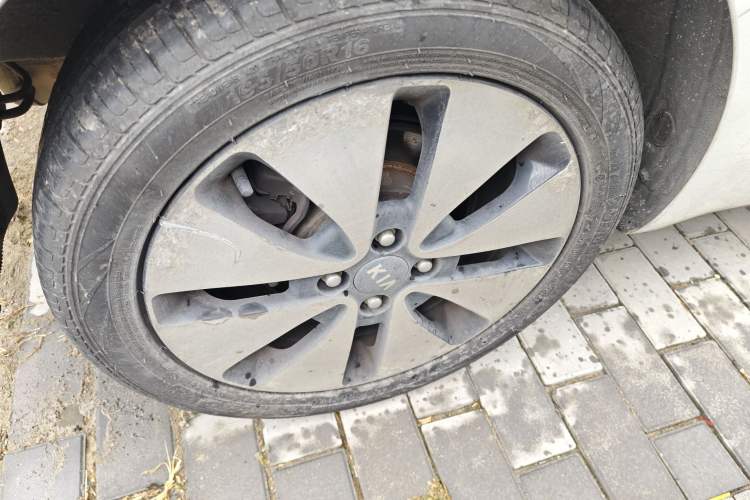 Used Kia K2 2012 Hatchback 1.6L AT Premium Commemorative Edition
