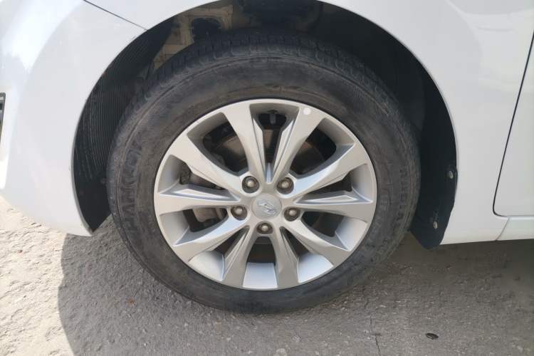 Used Hyundai Elantra (5th Generation / Langdong) 2016 1.6L Automatic Smart Version