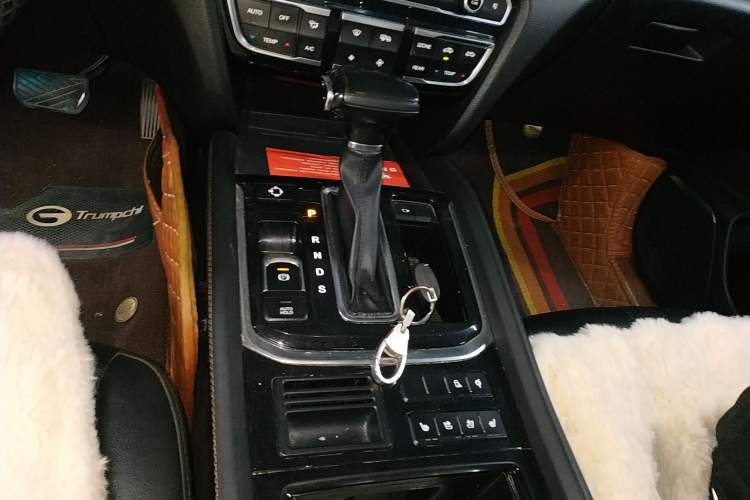 Used GAC Trumpchi GS8 2017 320T Two-Wheel Drive Luxury Smart Connectivity Version (7 Seats)
